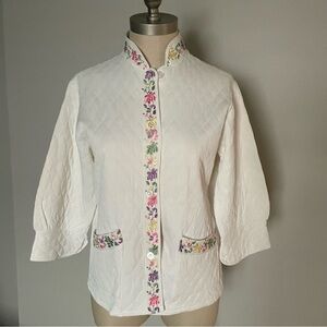 Vintage embroidered quilted cream nylon button down jacket.